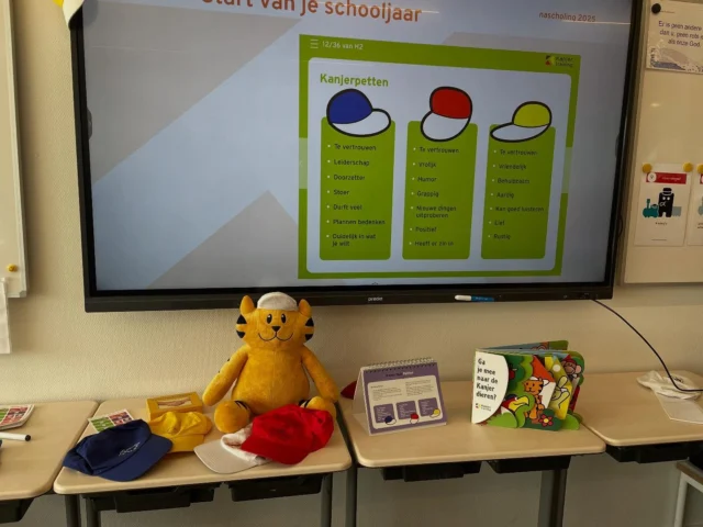 Vandaag waren de Parels van onze school nog heerlijk een dagje vrij. De meesters en juffen volgden een training van Kanjer. De waarden van onze school, de petten, gedragsverwachtingen, een goed voorbeeld geven. Alles kwam weer langs. Voor de een nieuw, voor de ander een opfrissing #kanjertraining #noorderbasis #samenleren